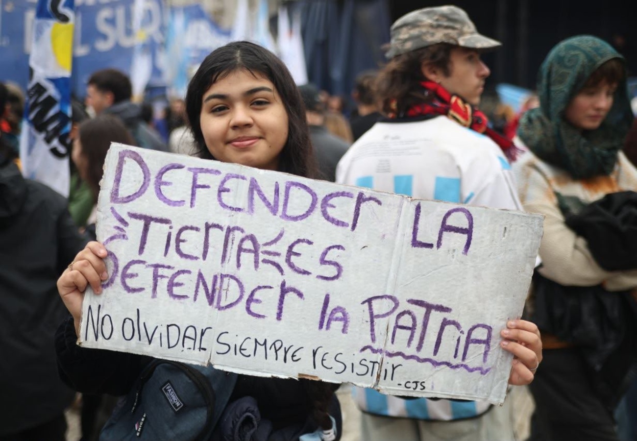 Tercer imagen de la nota Movilización contra la entrega de nuestras tierras
